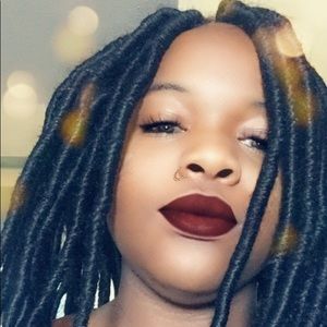 Meet your Posher, Monique